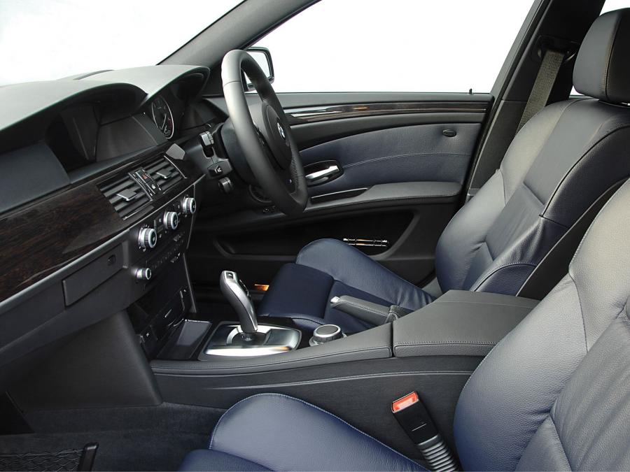  BMW 535d Sedan M Sport Package 2005 года  (UK) (фото 2 из 7)